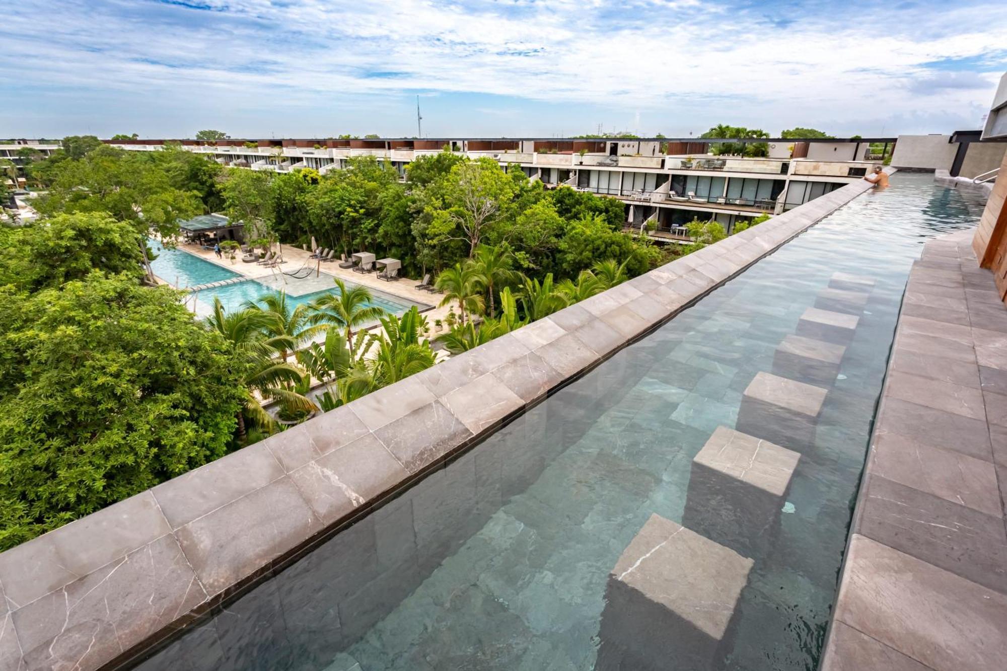 Chic Resort-style In
