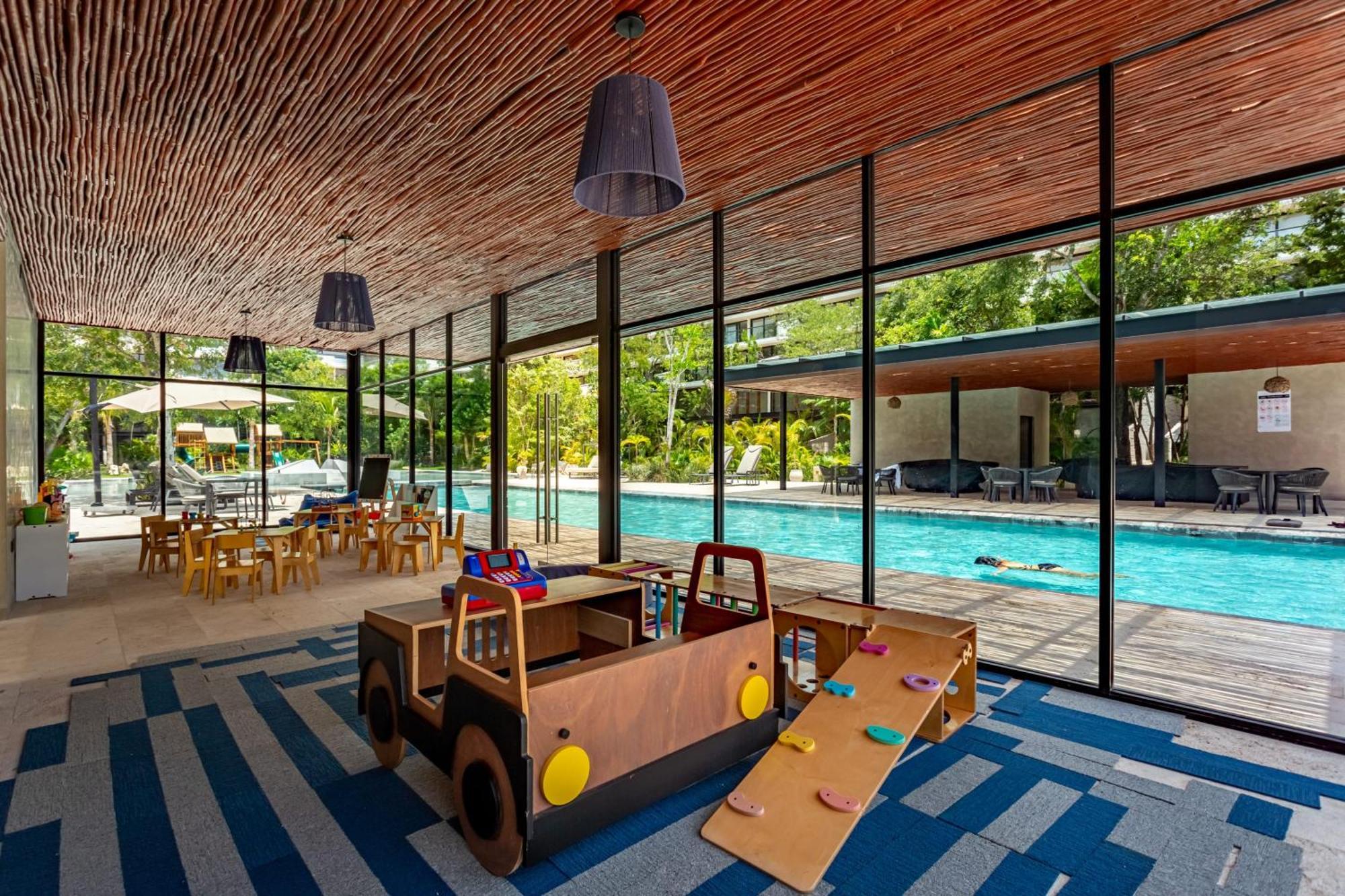 Chic Resort-style In